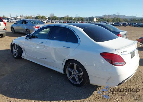 2016 Mercedes-Benz C 300 Sport z USA, uszkodzony, nr VIN 55SWF4JB5GU163818
